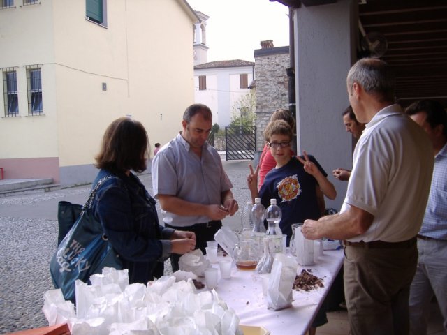 2009 bancarella torte missioni (2)